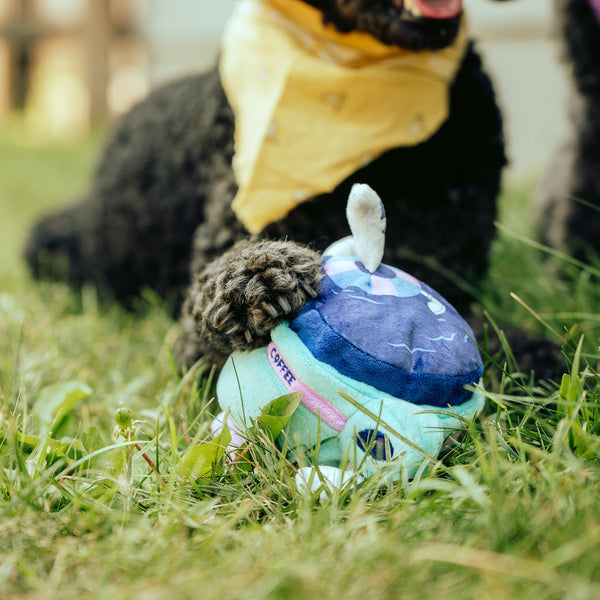 MUGSY TREAT POUCH DOG TOY